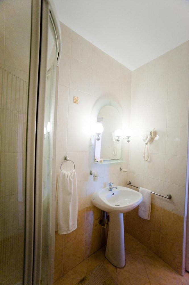 Class Hotel